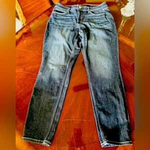 Beautiful jeans by black house white market “sculpt” size 14 with skinny ankle.